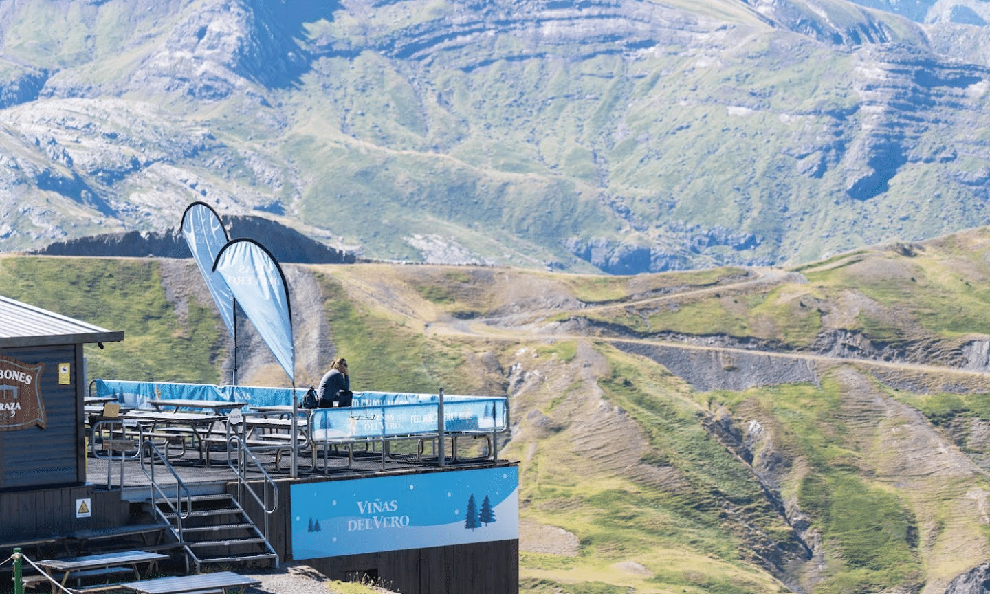 Astún en verano: Astun veran terraza 1