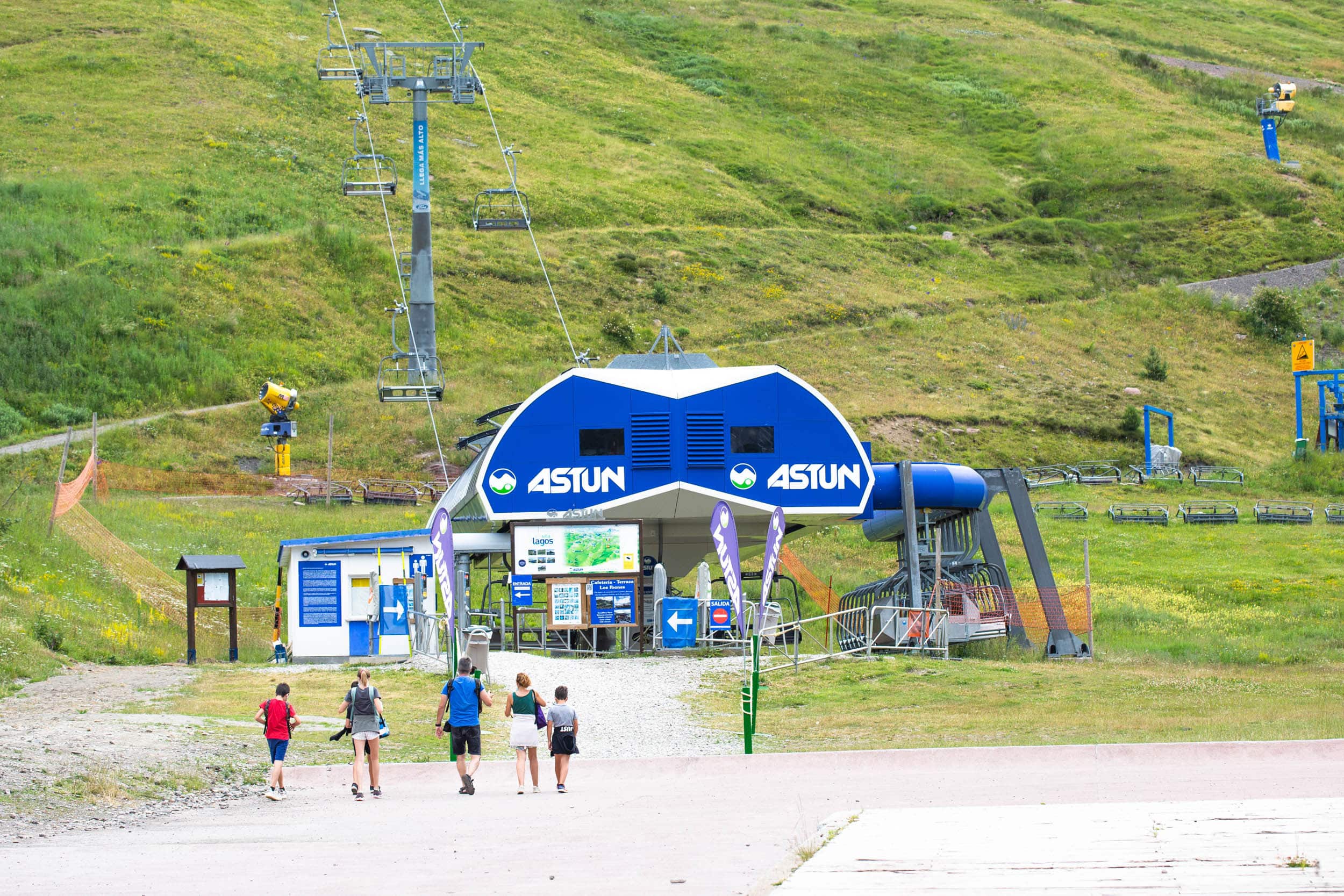 Astún en verano: Telesilla Los Lagos 5 _M3A0386